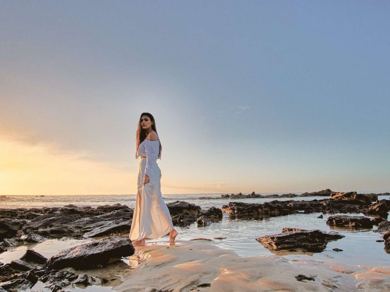 mujer en la playa